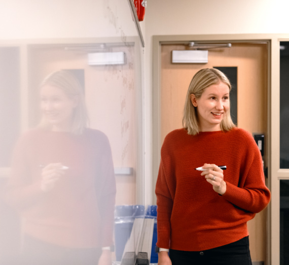 Кэти и Райан Харнетье стоят в Зале славы Гонзага